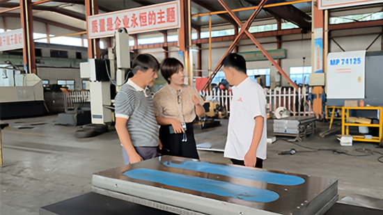 Delegação coreana visita máquina CNC Slmn para colaboração